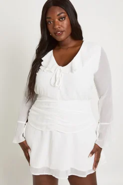 boohoo Robe patineuse grande taille en chiffon à taille froncée<Femme Robes Patineuses|Robes À Manches Longues