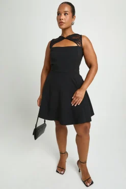 Robe Patineuse Grande Taille Avec Empiècements En Dentelle