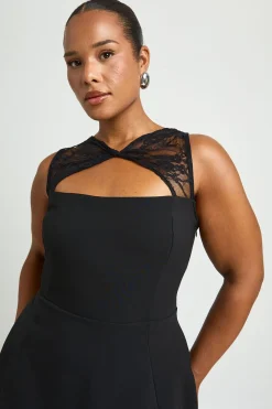 Robe Patineuse Grande Taille Avec Empiècements En Dentelle