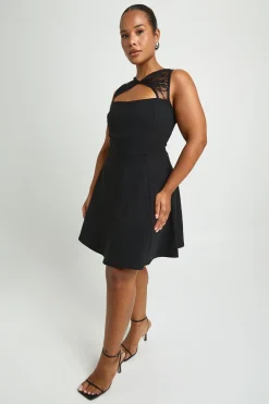 Robe Patineuse Grande Taille Avec Empiècements En Dentelle