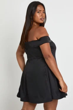 Robe patineuse grande taille en satin contrasté