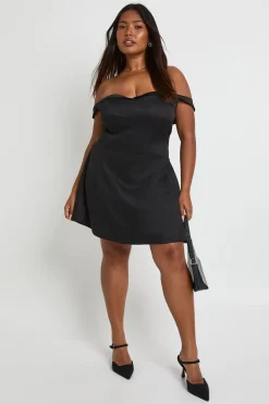 Robe patineuse grande taille en satin contrasté