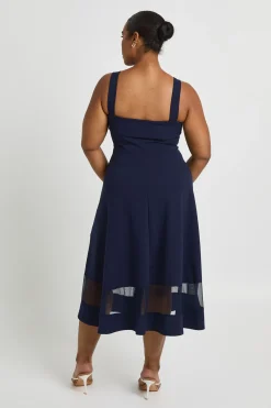 boohoo Robe Patineuse Grande Taille À Encolure Carrée<Femme Robes Mi-Longues|Robes Patineuses