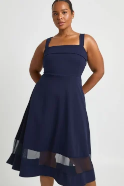 boohoo Robe Patineuse Grande Taille À Encolure Carrée<Femme Robes Mi-Longues|Robes Patineuses