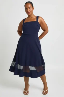 boohoo Robe Patineuse Grande Taille À Encolure Carrée<Femme Robes Mi-Longues|Robes Patineuses