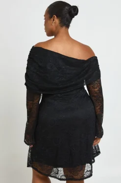 Robe Patineuse Grande Taille En Dentelle Asymétrique À Épaules Dénudées