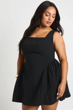 Robe patineuse grande taille à encolure carrée