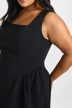 Robe patineuse grande taille à encolure carrée