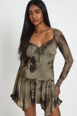 boohoo Robe Patineuse À Imprimé Fleuri En Mesh Col Carré Et Ourlet À Volants<Femme Robes Patineuses|Robes À Manches Longues