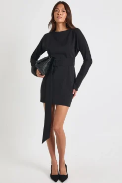 Robe patineuse à manches longues ceinturée