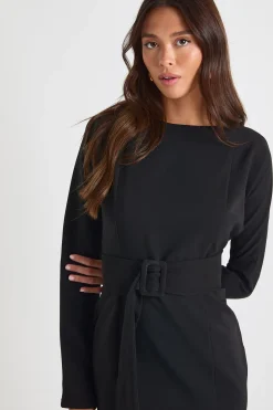 Robe patineuse à manches longues ceinturée
