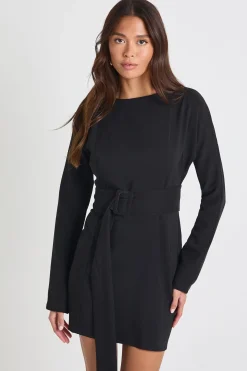 Robe patineuse à manches longues ceinturée