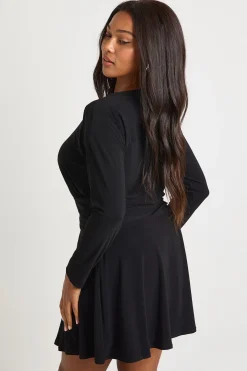 Robe patineuse à manches longues avec panneau latéral à taille froncée