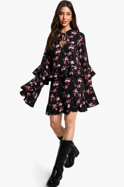 boohoo Robe patineuse à manches longues imprimée florale avec détail de décolleté en forme de serrure<Femme Robes Patineuses|Robes À Manches Longues