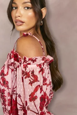 boohoo Robe Patineuse Midi Étagée À Épaules Dénudées En Dobby Fleuri Tall<Femme Robes Mi-Longues|Robes