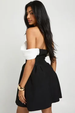Robe patineuse mini à détail drapé contrasté