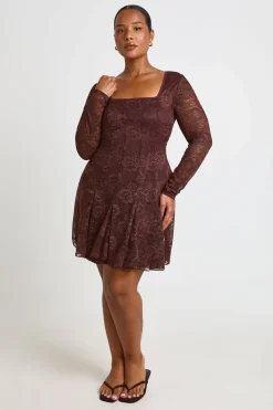 boohoo Robe Patineuse Mini À Godets En Dentelle Grande Taille<Femme Satin Et Dentelle|Robes Patineuses