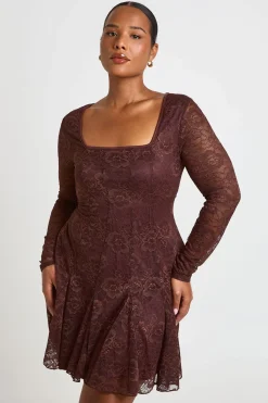 boohoo Robe Patineuse Mini À Godets En Dentelle Grande Taille<Femme Satin Et Dentelle|Robes Patineuses