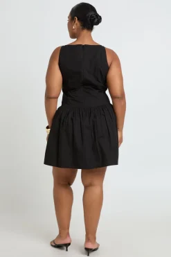 Robe Patineuse Mini Grande Taille Col Bateau Avec Détail Boutonnage