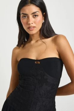 boohoo Robe Patineuse Moulante à Dentelle et Ourlet à Volants<Femme Satin Et Dentelle|Robes Patineuses
