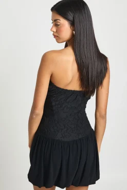 boohoo Robe Patineuse Moulante à Dentelle et Ourlet à Volants<Femme Satin Et Dentelle|Robes Patineuses