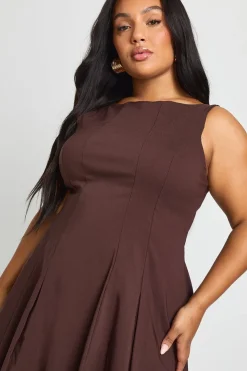 Robe patineuse plissée en bengaline à encolure racer grande taille