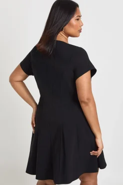 boohoo Robe Patineuse Plissée Grande Taille En Bengaline À Manches Courtes<Femme Robes Patineuses|Robes