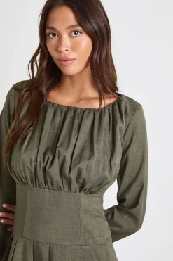 Robe patineuse plissée à manches longues et buste froncé