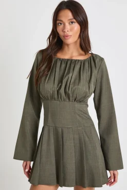 Robe patineuse plissée à manches longues et buste froncé