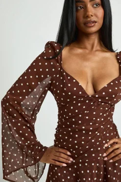 Robe Patineuse Plissée À Pois Avec Décolleté Cœur Et Détails Froncés