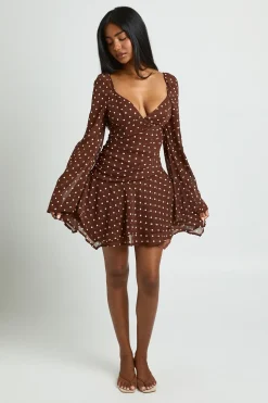 Robe Patineuse Plissée À Pois Avec Décolleté Cœur Et Détails Froncés