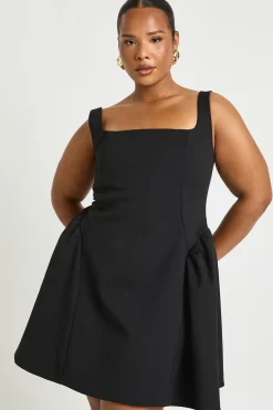 boohoo Robe patineuse Plus à fines bretelles et encolure carrée<Femme Robes Patineuses|Robes