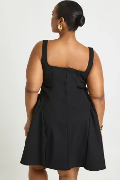 boohoo Robe patineuse Plus à fines bretelles et encolure carrée<Femme Robes Patineuses|Robes