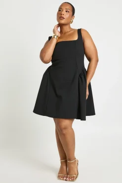 boohoo Robe patineuse Plus à fines bretelles et encolure carrée<Femme Robes Patineuses|Robes