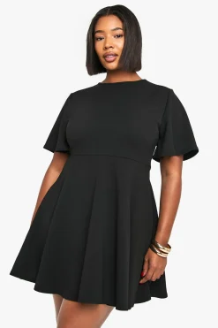 boohoo Robe patineuse Plus à manches d’ange plissées<Femme Robes Patineuses|Robes