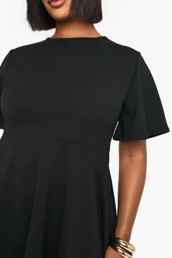 boohoo Robe patineuse Plus à manches d’ange plissées<Femme Robes Patineuses|Robes