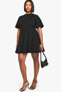 boohoo Robe patineuse Plus à manches d’ange plissées<Femme Robes Patineuses|Robes