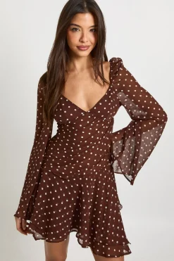 boohoo Robe Patineuse à Pois Froncée Décolleté Cœur Plissée<Femme Looks Chocolat|Pois