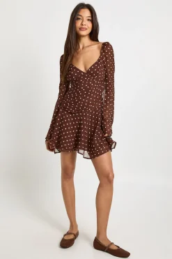 boohoo Robe Patineuse à Pois Froncée Décolleté Cœur Plissée<Femme Looks Chocolat|Pois