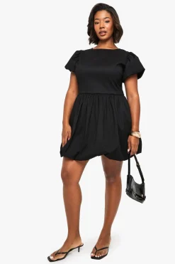 ROBE PATINEUSE STRUCTURÉE POUR TAILLES PLUS EN TISSU TEXTURÉ AVEC EFFET POMPON