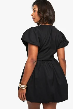 ROBE PATINEUSE STRUCTURÉE POUR TAILLES PLUS EN TISSU TEXTURÉ AVEC EFFET POMPON