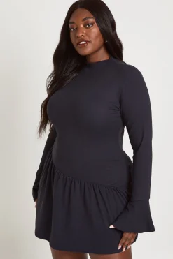 Robe patineuse super douce à manches évasées et ourlet tombant