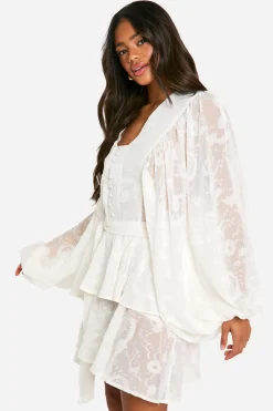 Robe patineuse à étages en jacquard floral ceinturée
