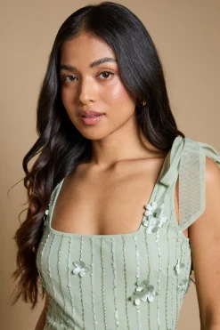 Robe Petite À Épaules Nouées Avec Broderie Florale 3D Linéaire Perlée