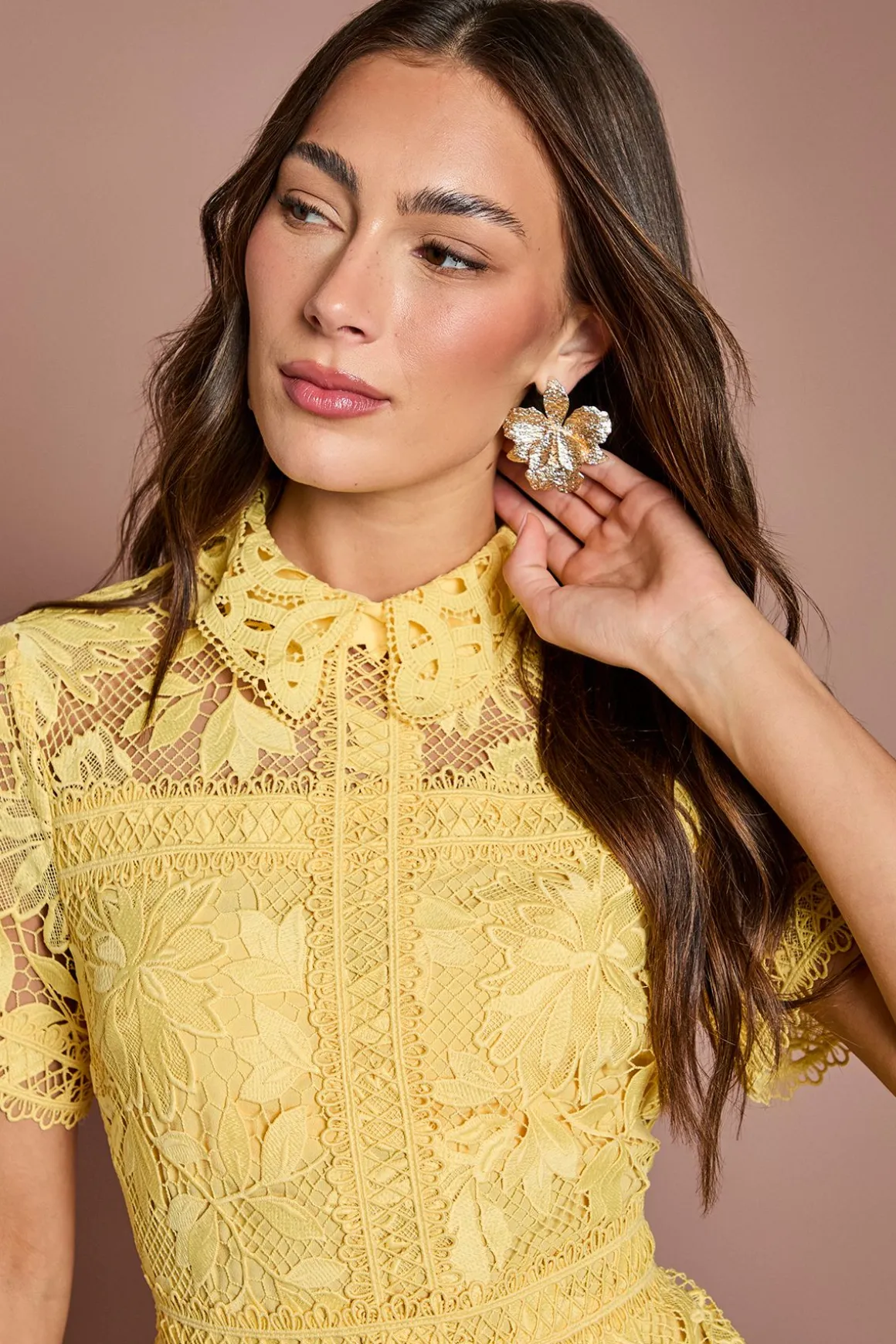 Robe Plissée À Haut En Dentelle