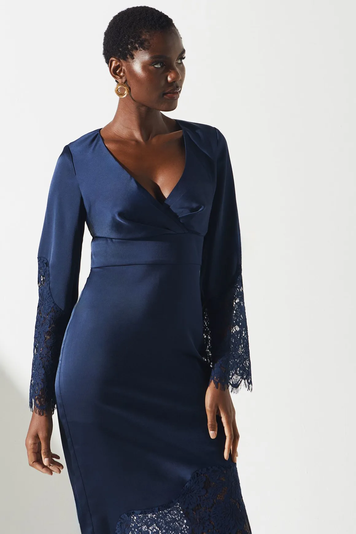 Robe Portefeuille en Satin à Panneaux de Dentelle