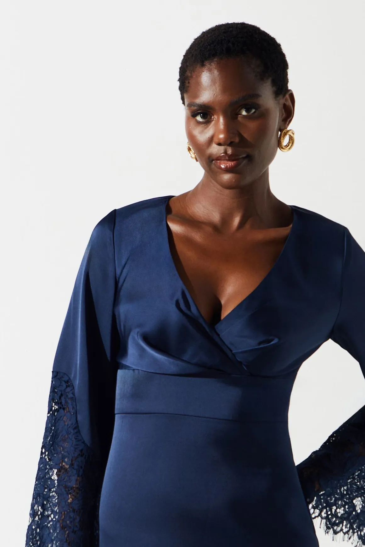 Robe Portefeuille en Satin à Panneaux de Dentelle