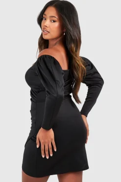Robe portefeuille grande taille à épaules dénudées et détails plissés