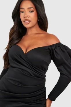 Robe portefeuille grande taille à épaules dénudées et détails plissés