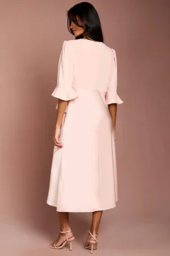 Robe Portefeuille Petite Taille En Crêpe Dos Satiné Avec Manches À Volants
